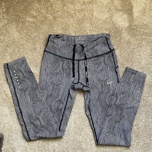 Women’s Nike black and white leggings